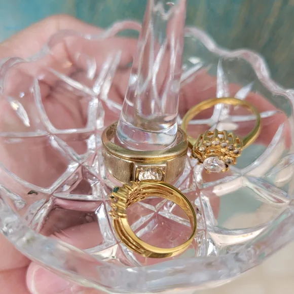 3 Costume Jewelry Rings & Faux Crystal Ring Holder Dish ~ Faux Diamonds! - Picture 16 of 16
